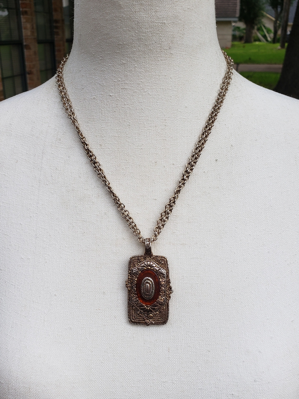 Vintage Gold-tone Pendant Necklace with Amber Accent
